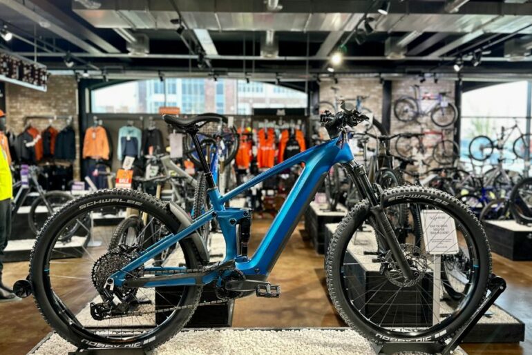 Cube Stereo Hybrid One44 EX