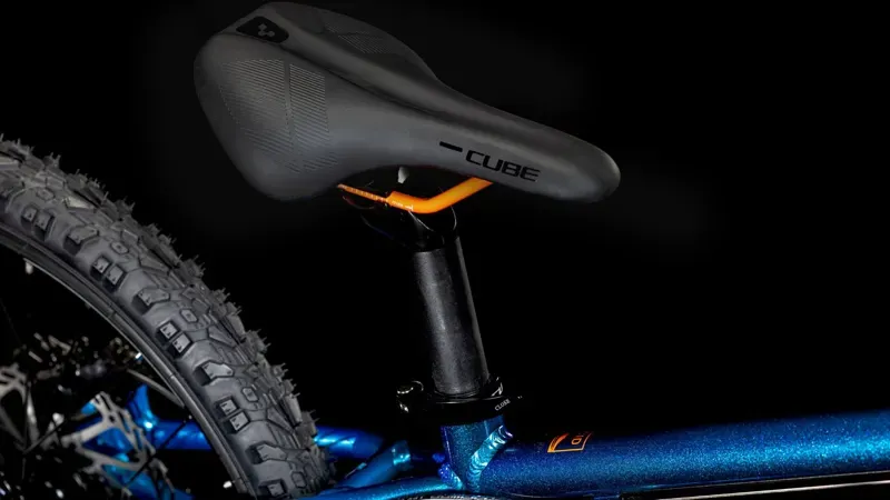 Cube Acid 200 Disc Kids Bike in Actionteam-5