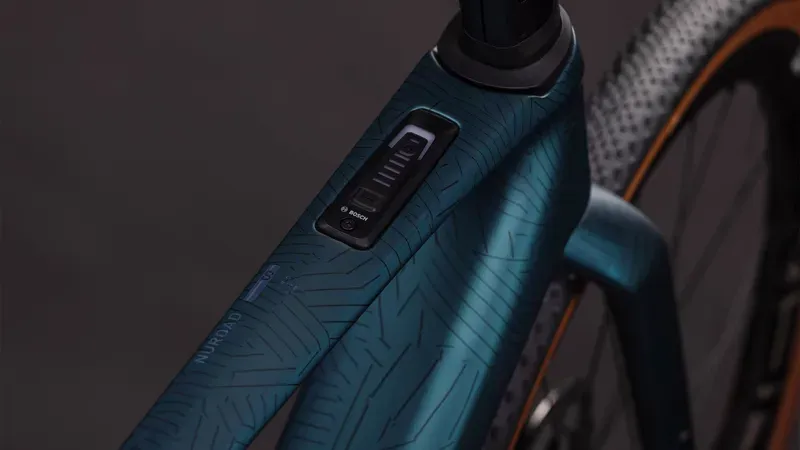 Cube Nuroad Hybrid C:62 SLT 400X E-Gravel Bike in Royal Green/Crisscross-2